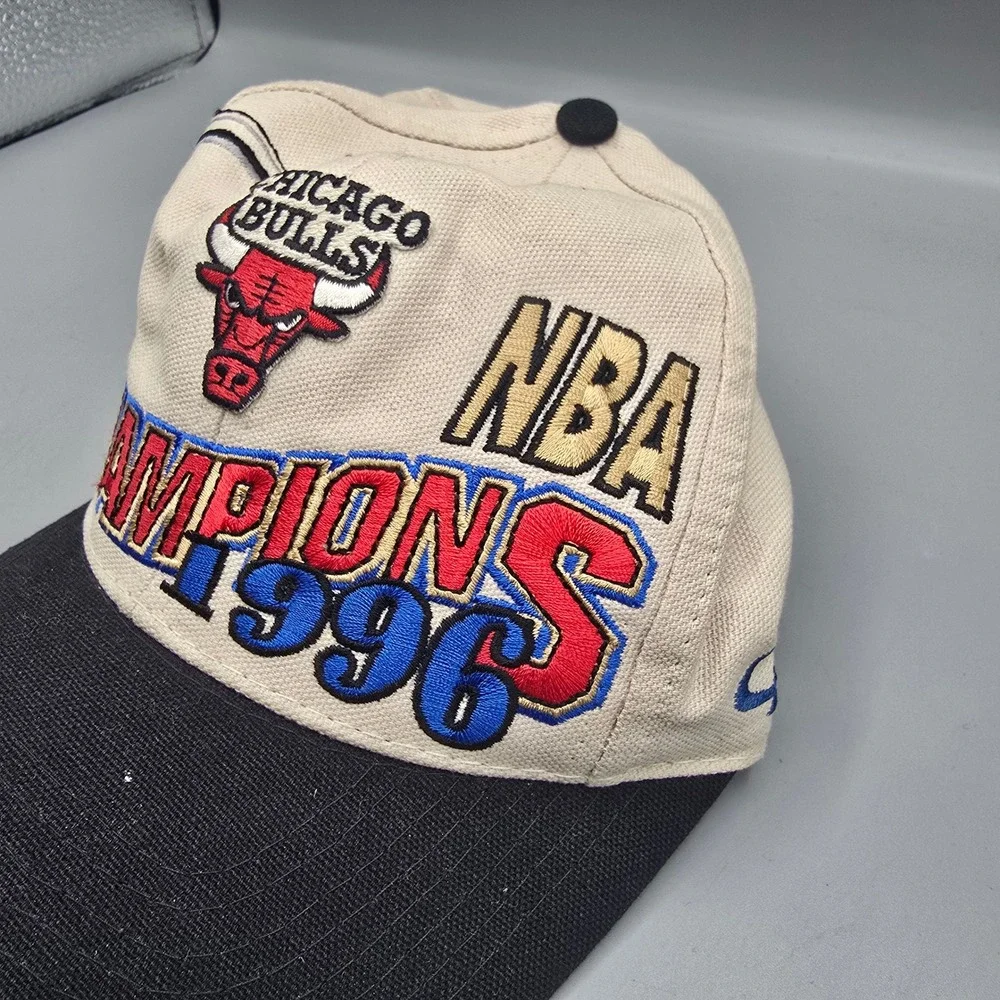 Vintage Chicago Bulls 1996 NBA Champions Hat Snapback Tan Black 72-10 Season